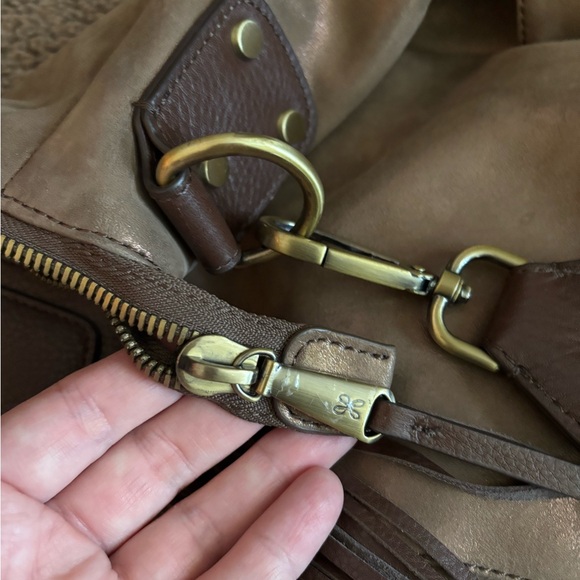 HOBO Large  limited edition fringe metallic leather Sheila bag. - Picture 10 of 17